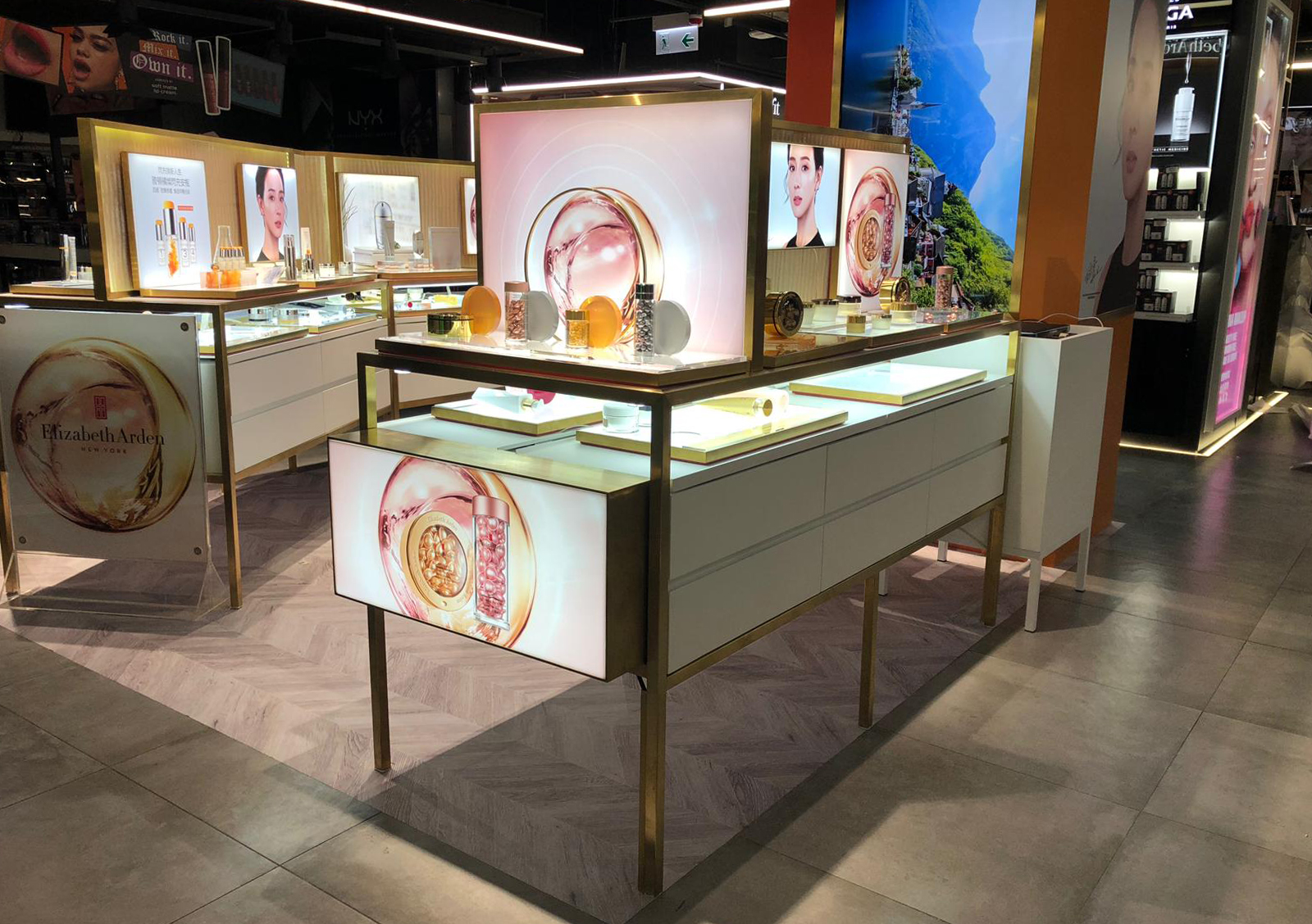 Elizabeth Arden Counter Production